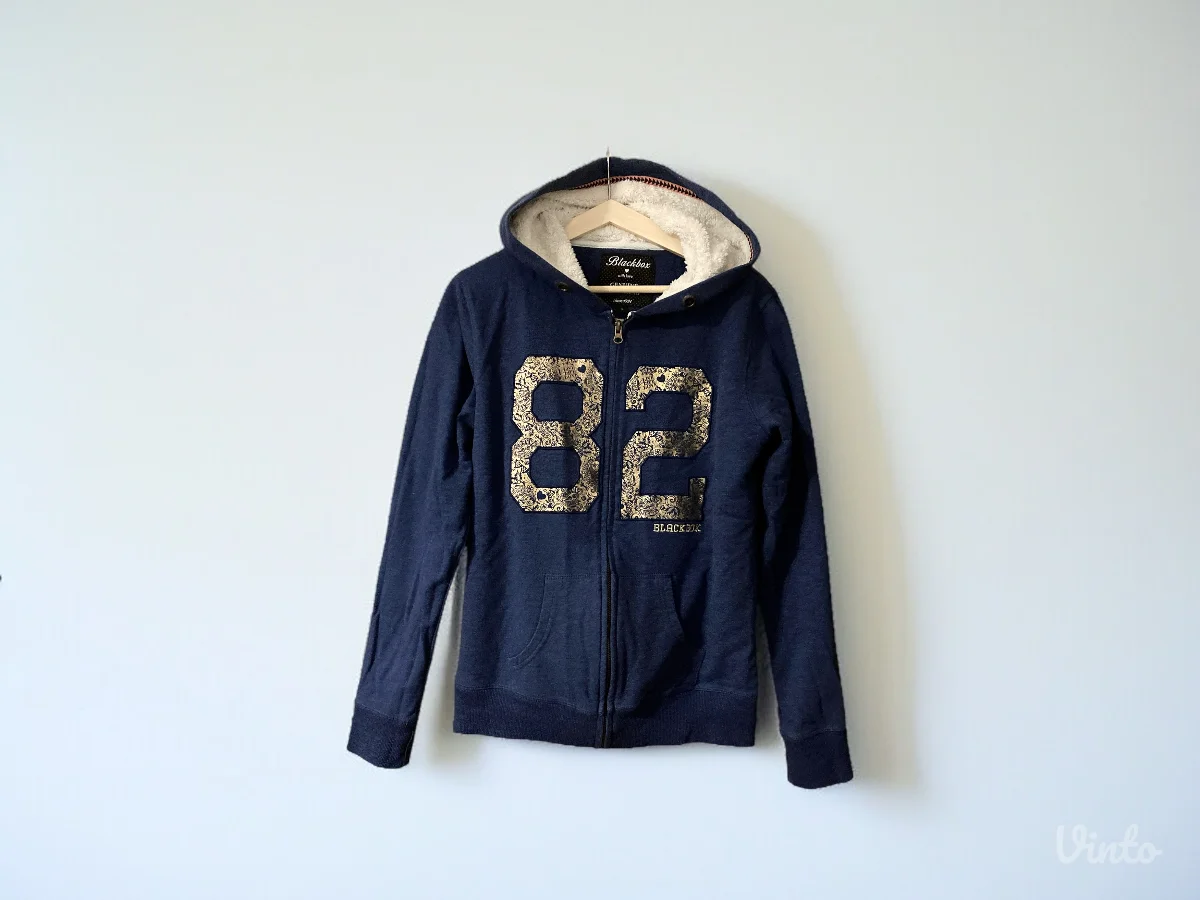 Prelepa trenerka/jaknica sa krznom – vel. L, iz Švajcarske