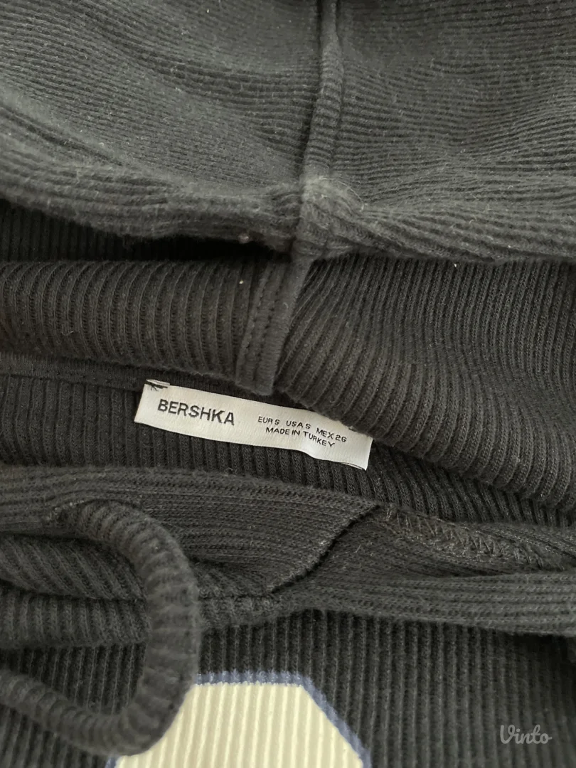 Crna dzemperic-bluza