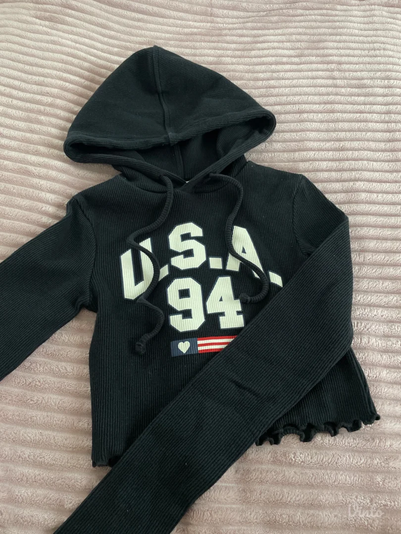 Crna dzemperic-bluza