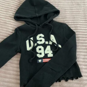 Crna dzemperic-bluza