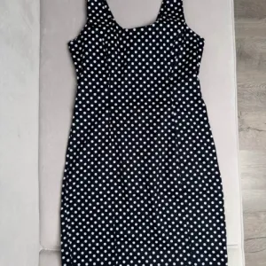 Haljina sa tufnicama