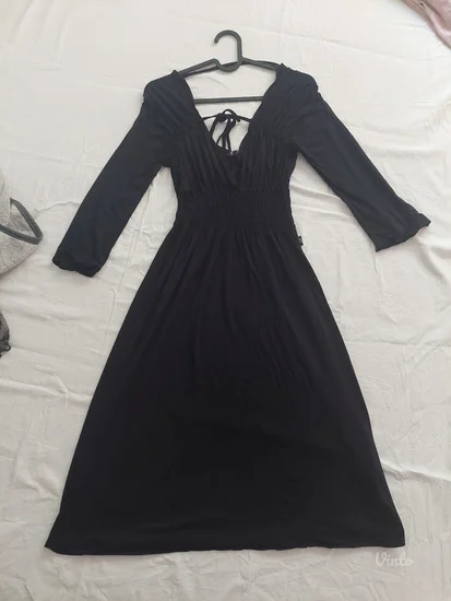 Crna goth haljina sa nabranim strukom