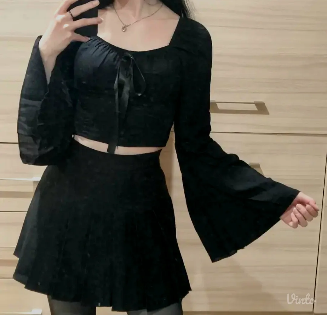 Goth crop bluza sa zvonastim rukavima (NOVO)