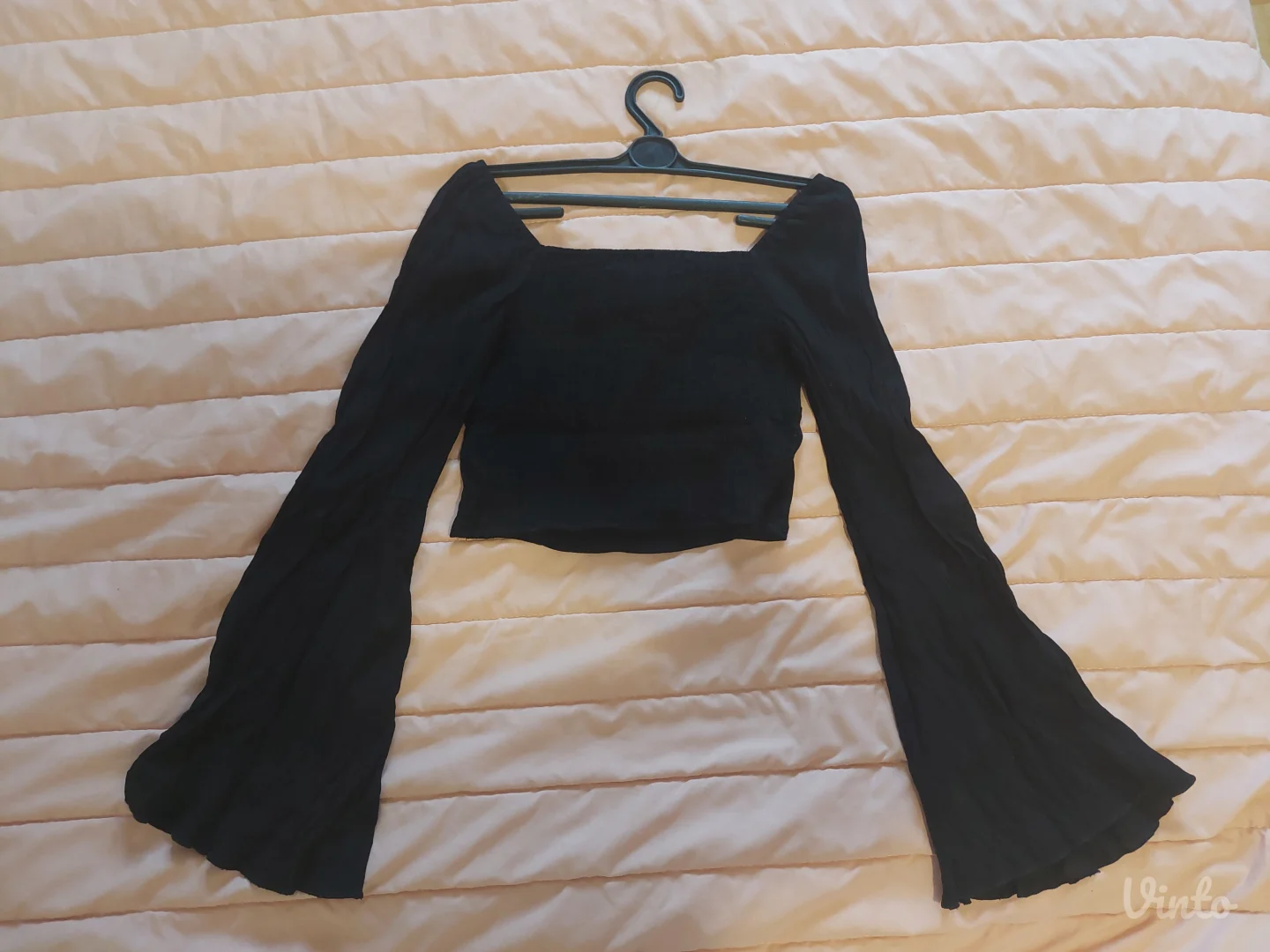 Goth crop bluza sa zvonastim rukavima (NOVO)