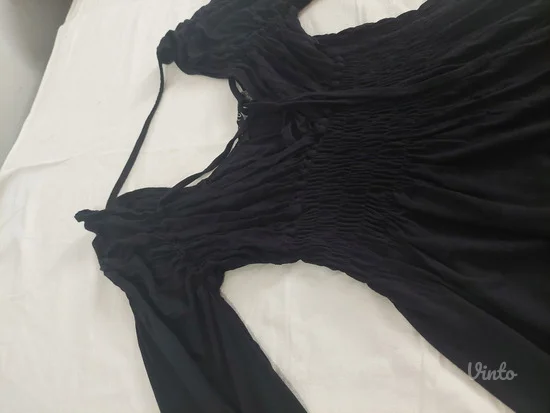 Crna goth haljina sa nabranim strukom