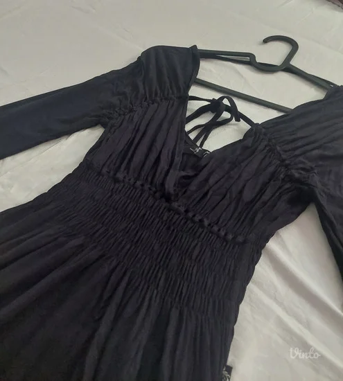 Crna goth haljina sa nabranim strukom