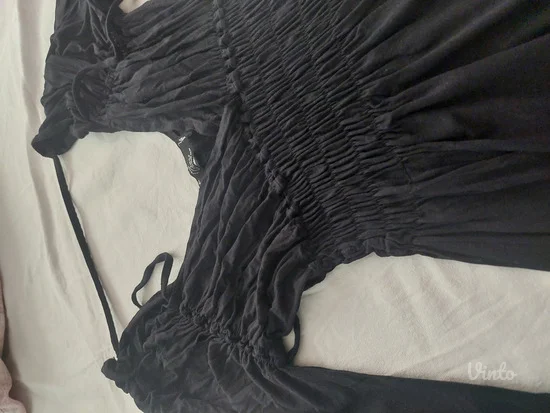 Crna goth haljina sa nabranim strukom