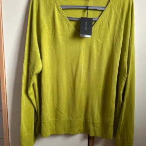 Massimo Dutti dzemper nov sa etiketom