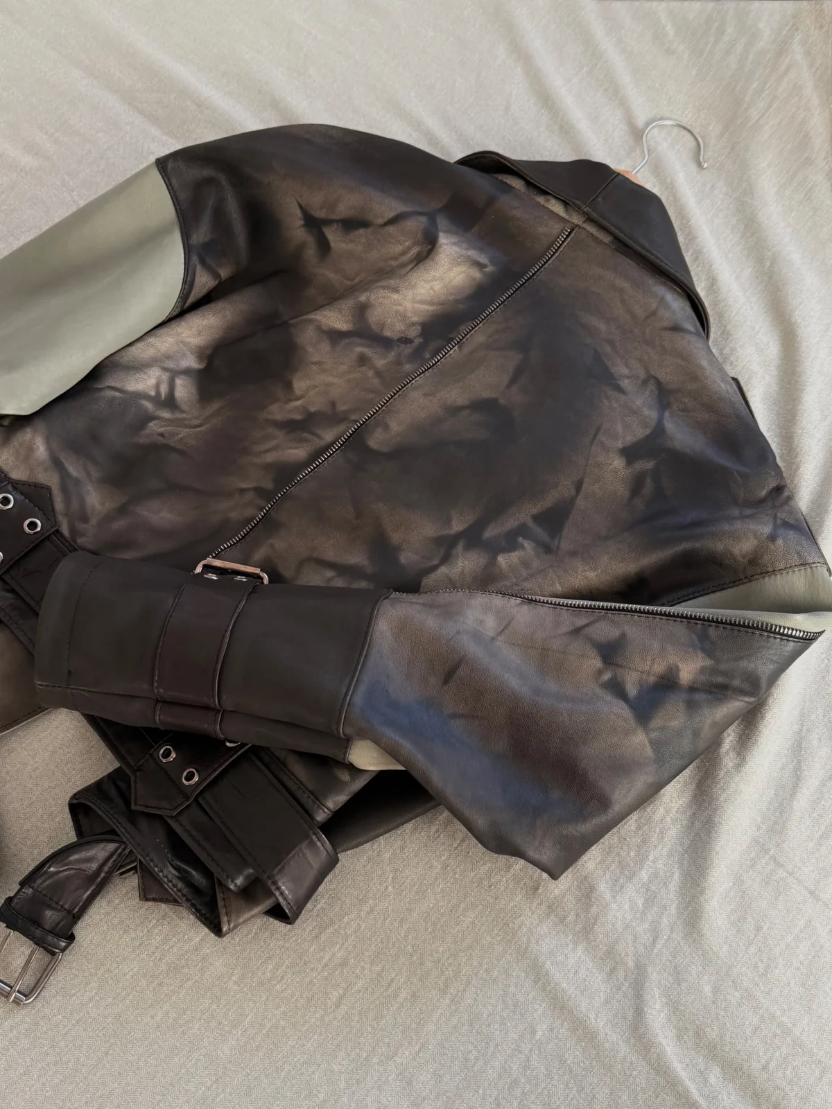 Ženska jakna od prave kože – oversized biker model sa kaiševima