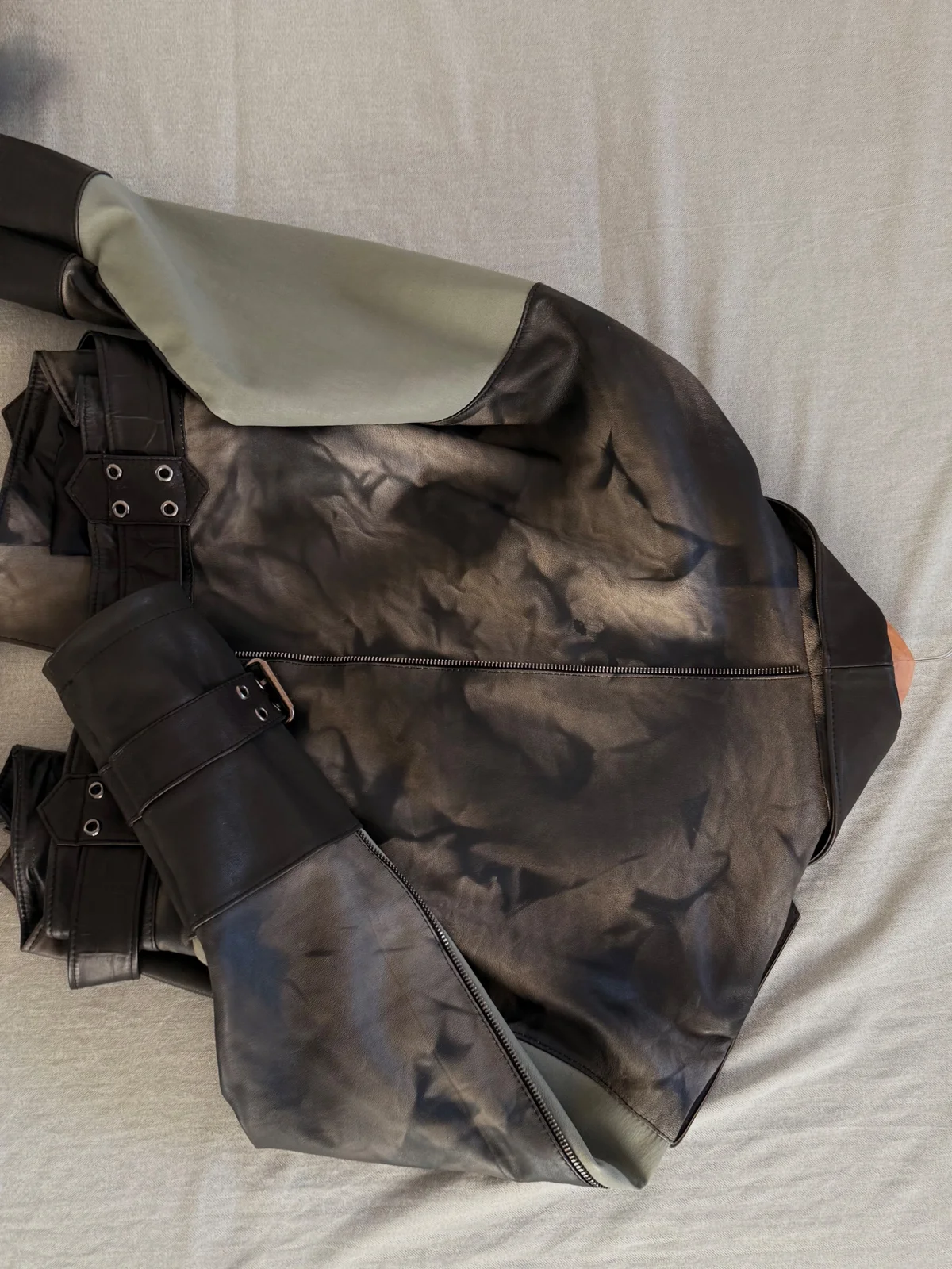Ženska jakna od prave kože – oversized biker model sa kaiševima