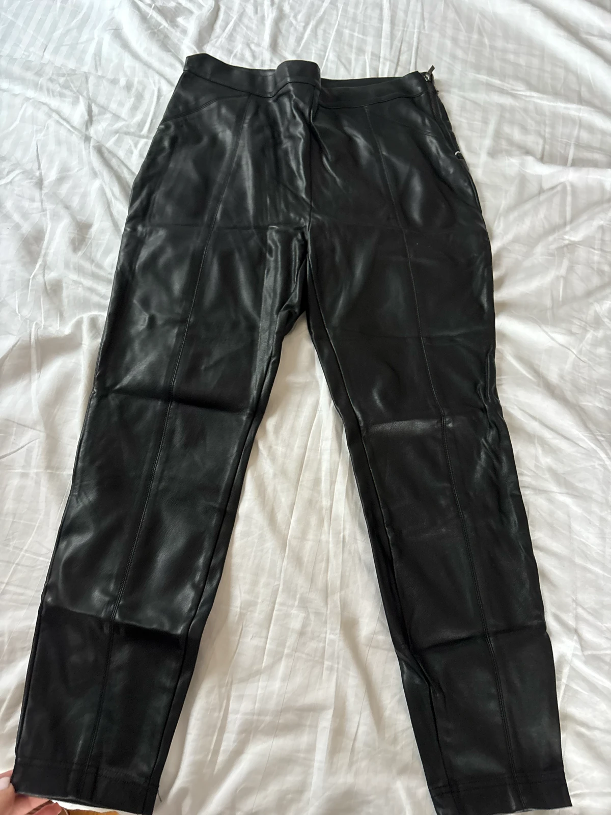Zenske pantalone od eko koze