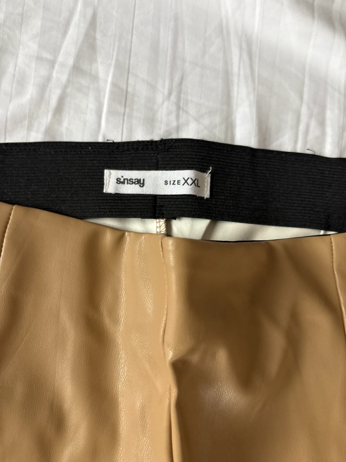Pantalone od eko koze