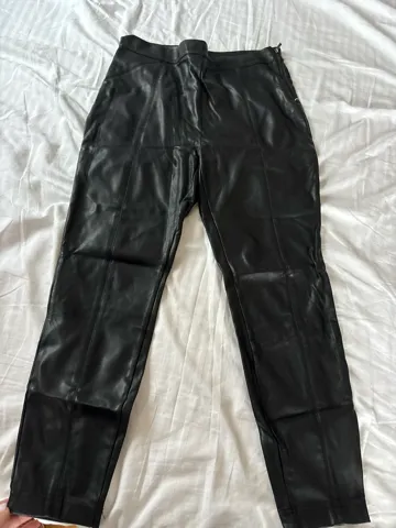 Zenske pantalone od eko koze