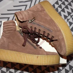 Antonella Rossi kožne patike