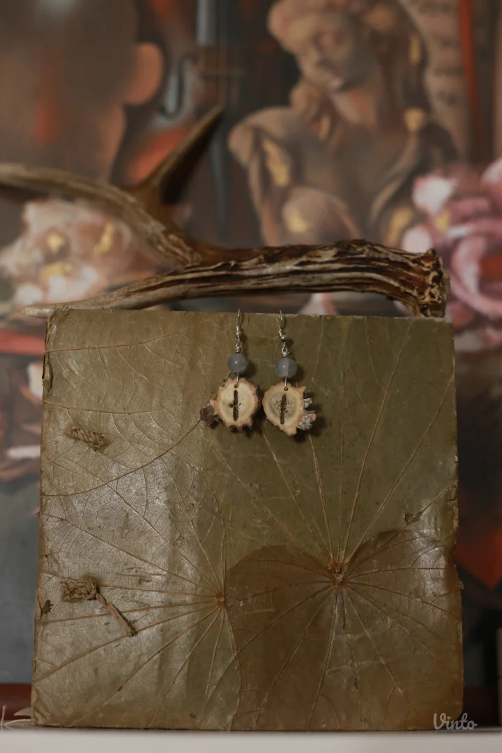 Minđuše od roga srndaća sa runom Isa