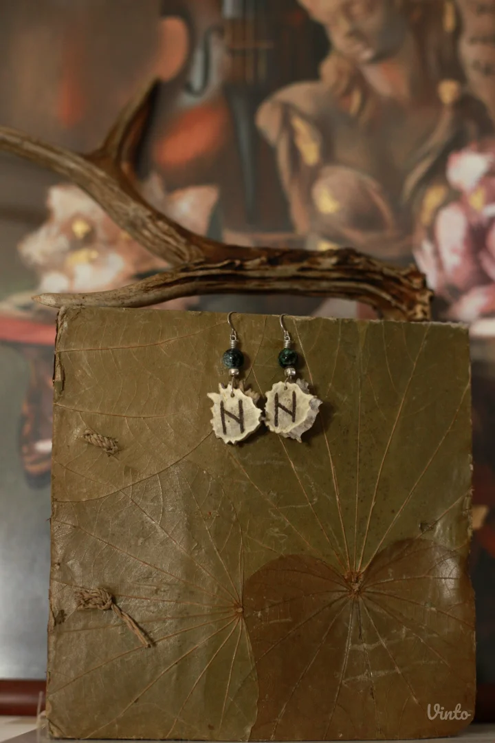 Minđuše od roga srndaća sa runom Hagalaz