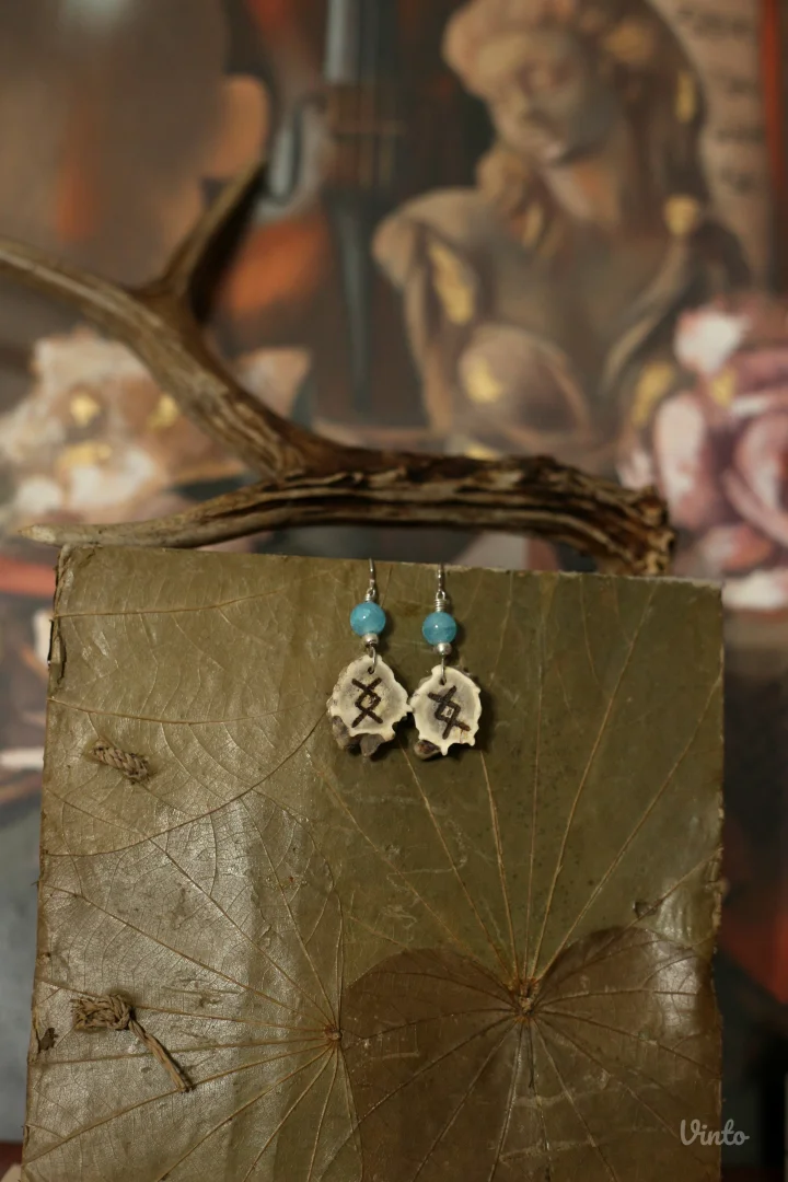 Minđuše od roga srndaća sa runom Ingwaz