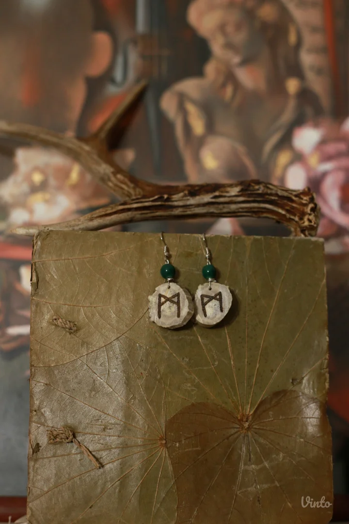 Minđuše od roga srndaća sa runom Mannaz