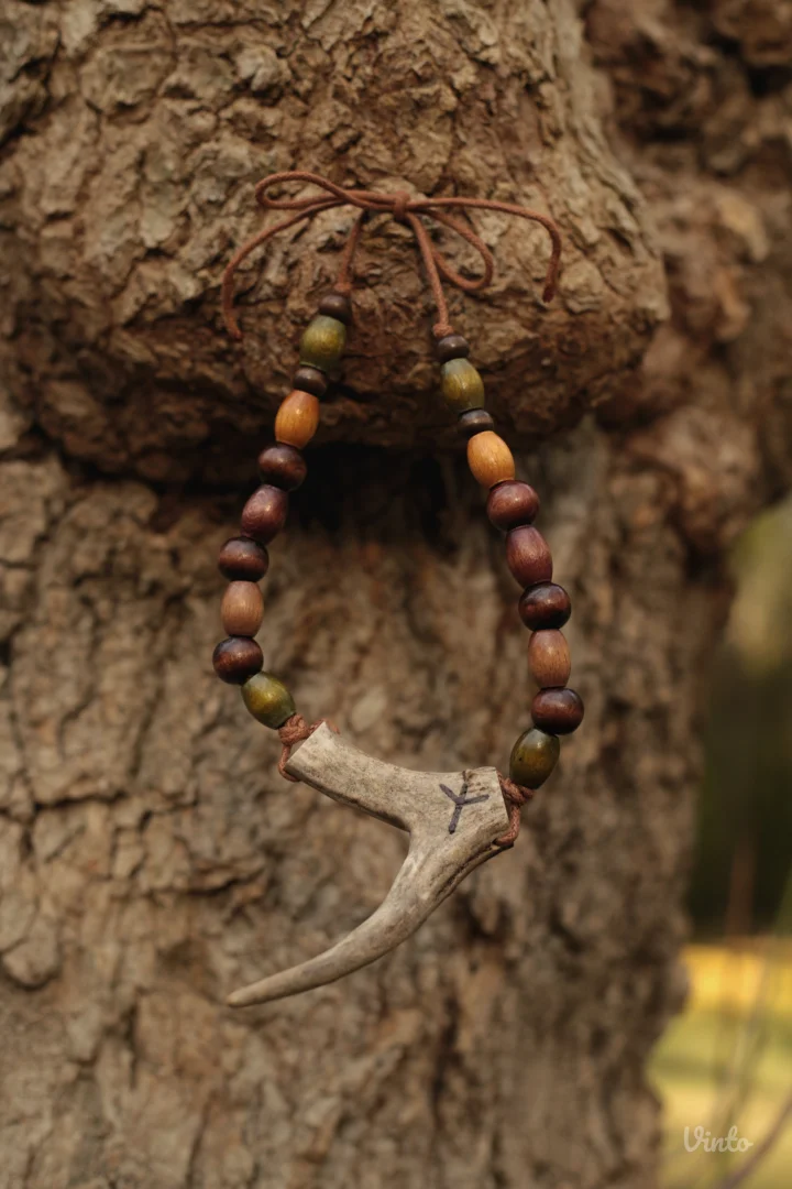 🔱 Ogrlica od roga srndaća sa runom Algiz