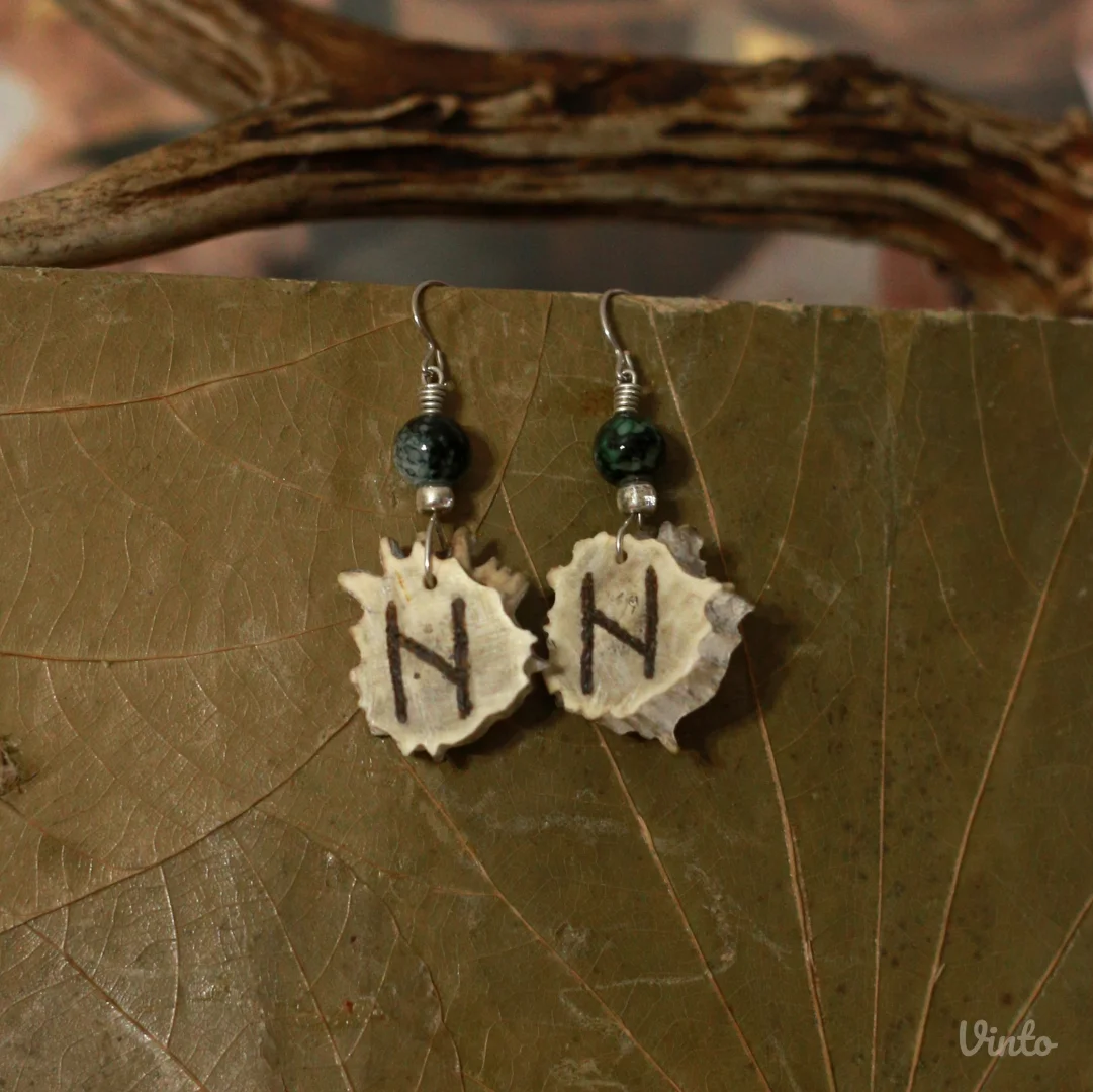 Minđuše od roga srndaća sa runom Hagalaz