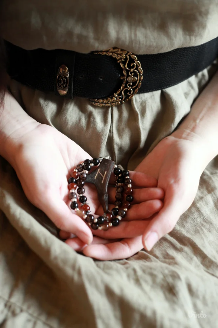 Ogrlica od roga srndaća sa runom Hagalaz