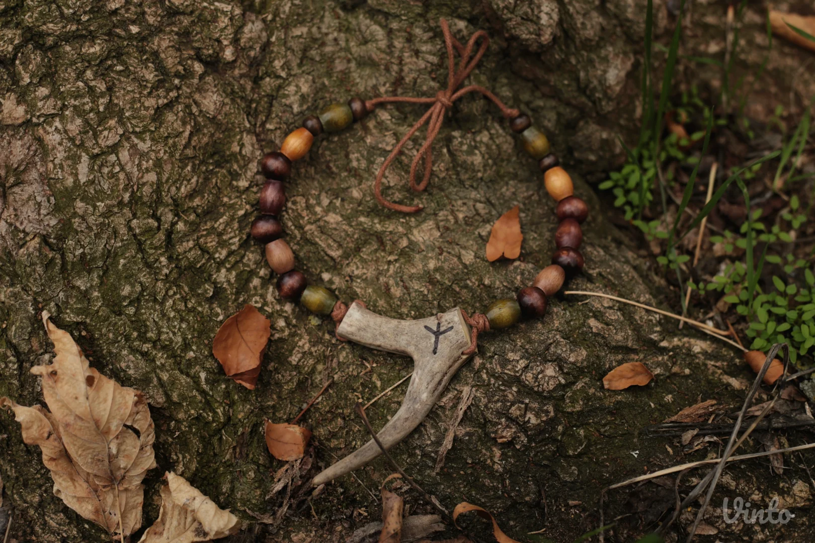 🔱 Ogrlica od roga srndaća sa runom Algiz