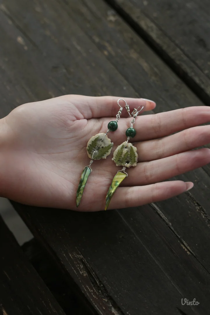 Minđuše od rogova srndaća i paprati