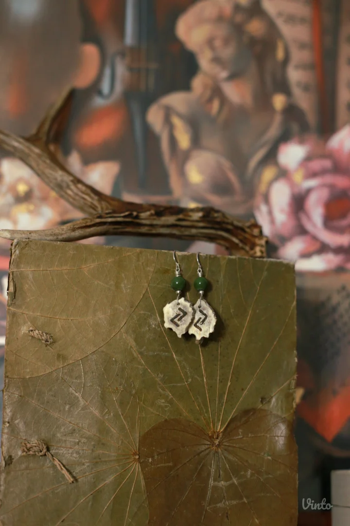 Minđuše od roga srndaća sa runom Jera