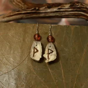 Minđuše od roga srndaća sa runom Wunjo