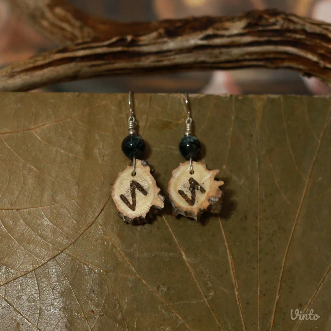 Minđuše od roga srndaća sa runom Eihwaz