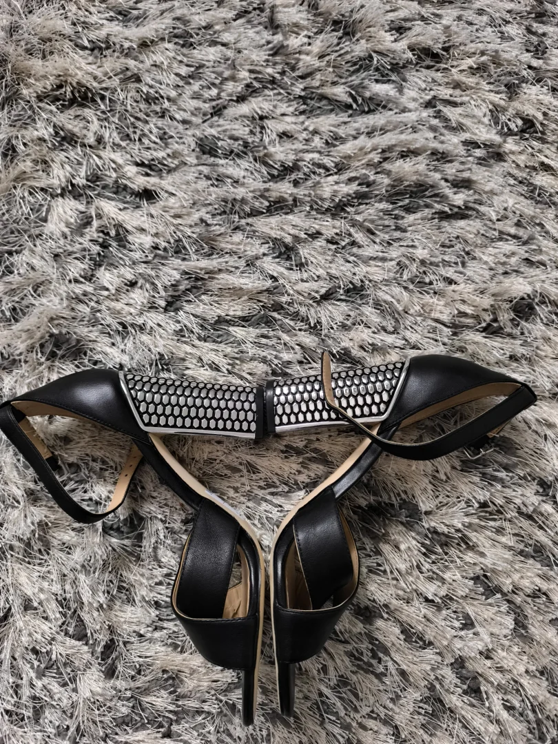 Guess crne sandale 37