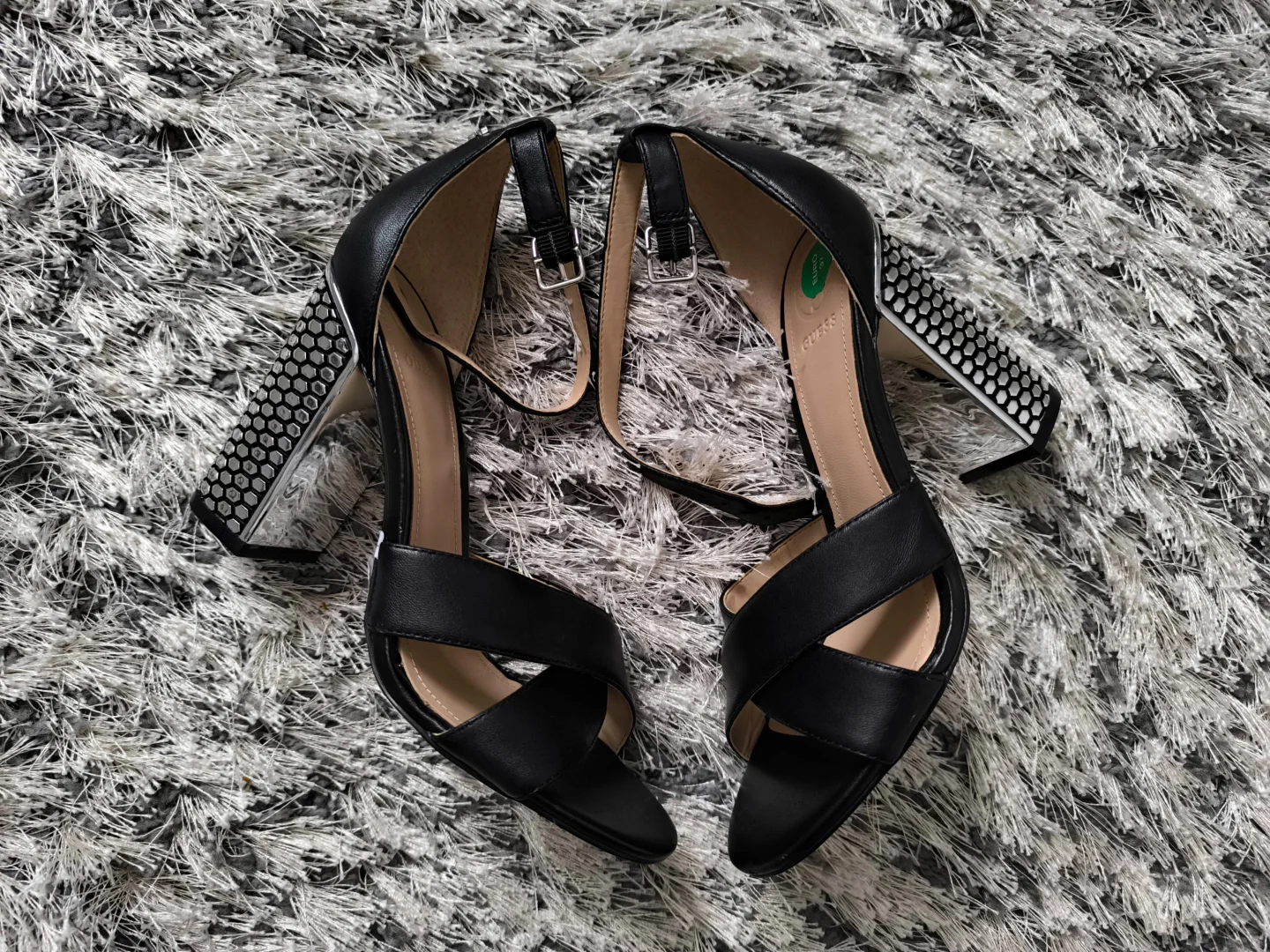 Guess crne sandale 37