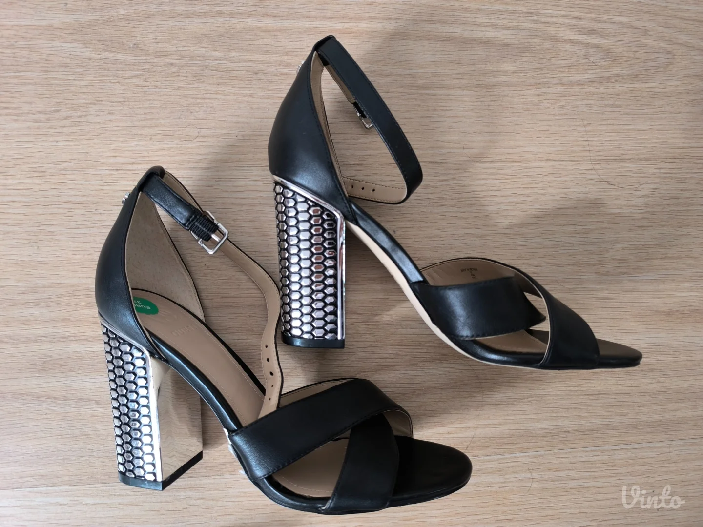 Guess crne sandale 37