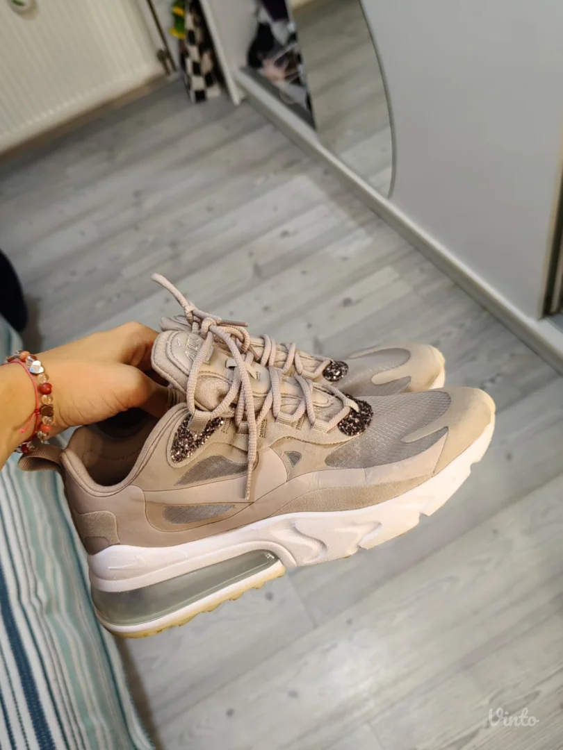 Nike Air Max 270 React br. 37.5