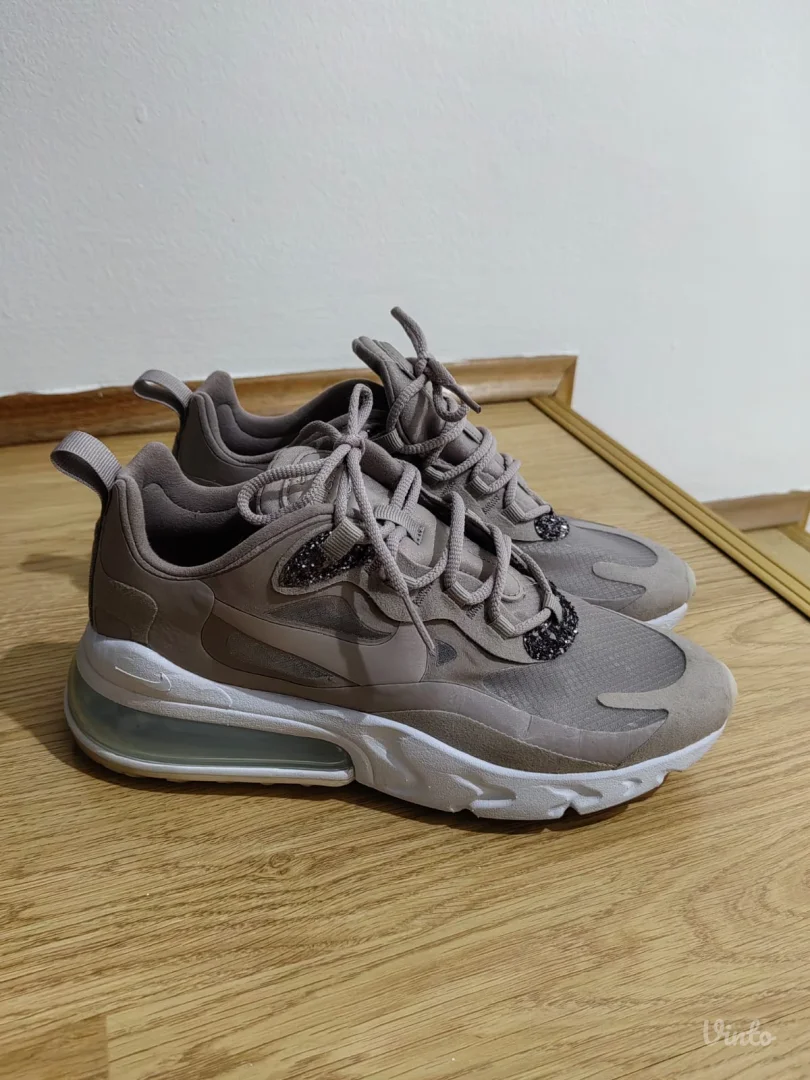 Nike Air Max 270 React br. 37.5