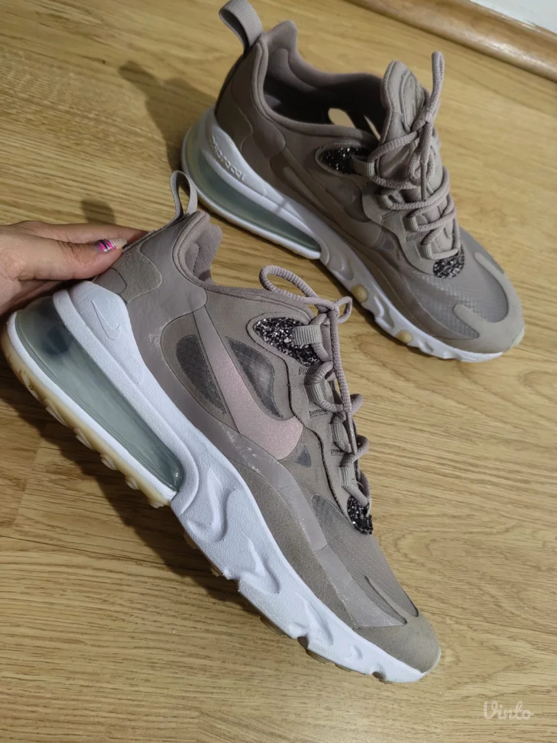 Nike Air Max 270 React br. 37.5