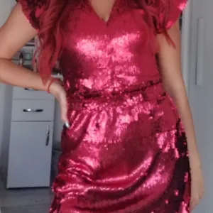 Kristina Jezdic bordo haljina