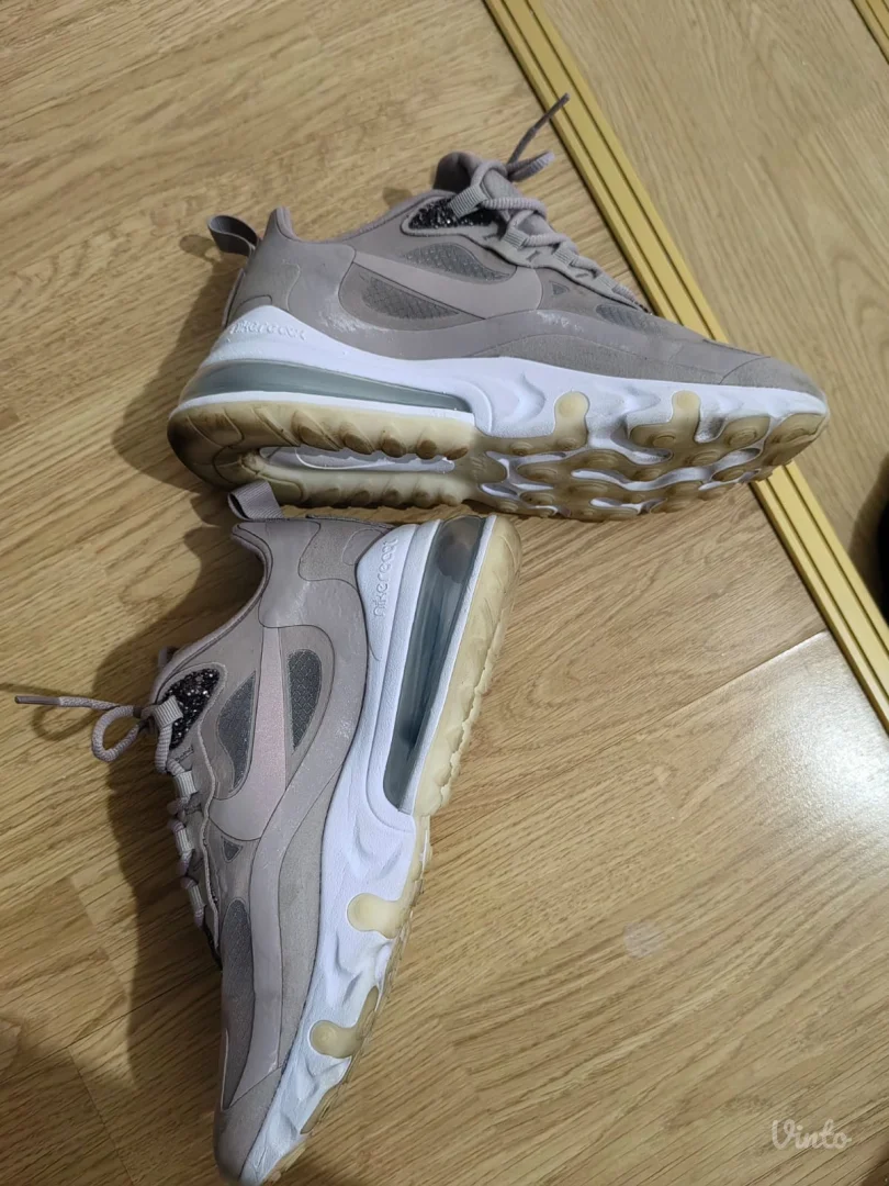 Nike Air Max 270 React br. 37.5