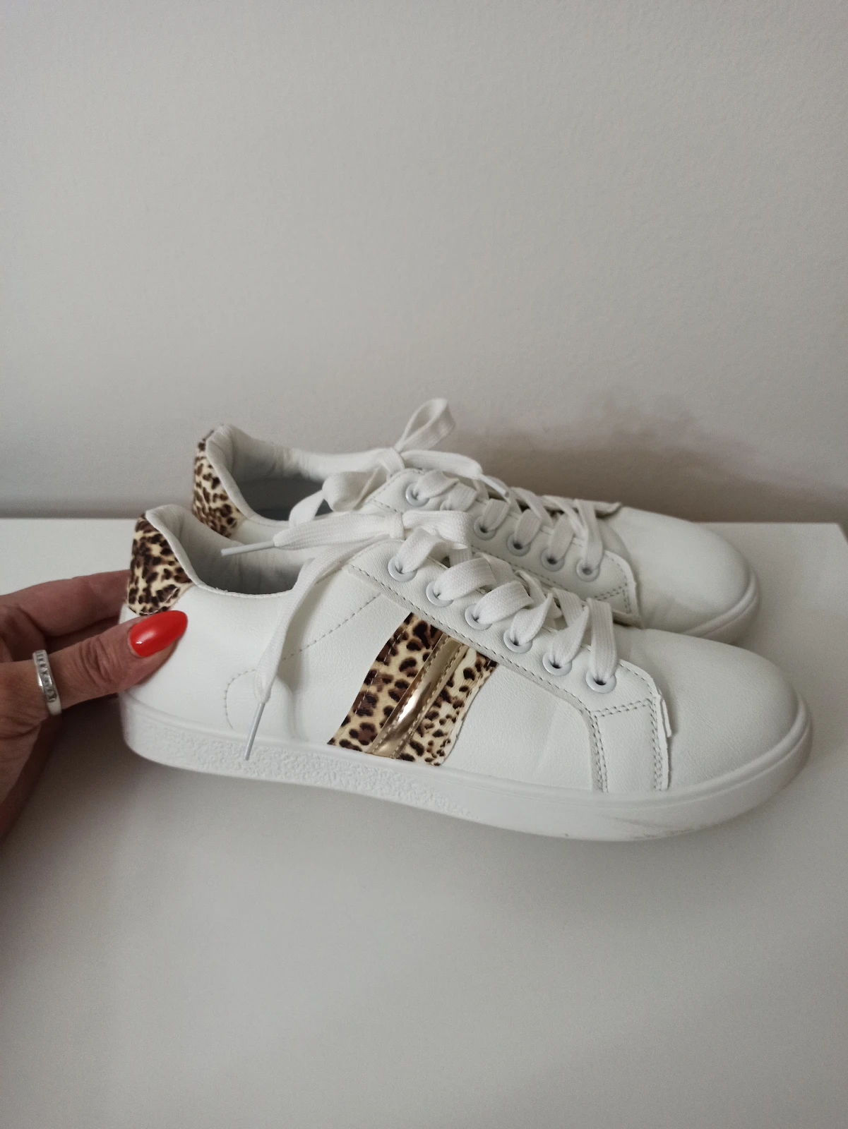 Bele ženske patike sa leopard detaljima - Kao nove (Vel. 38)