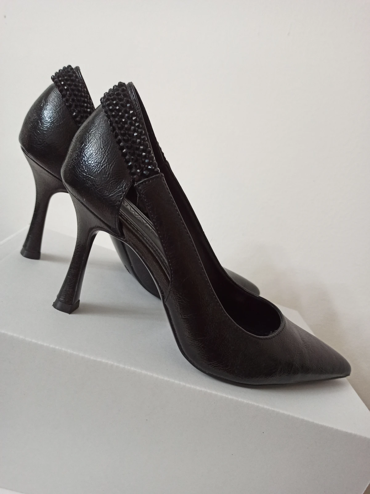 Prelepe crne Catwalk salonke sa cirkonima - Br. 39 (gazište 25cm)