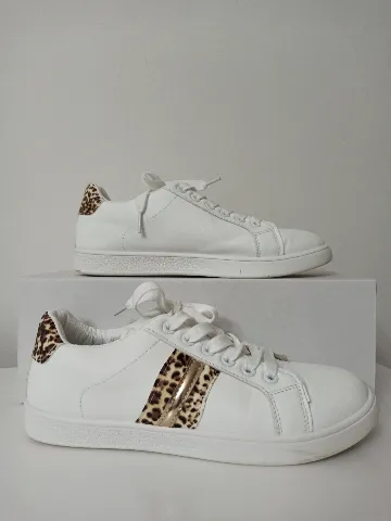 Bele ženske patike sa leopard detaljima - Kao nove (Vel. 38)