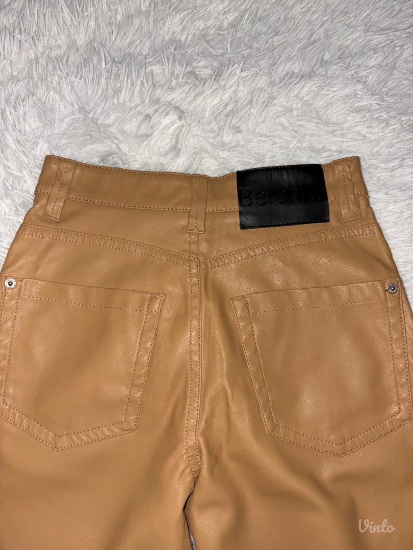 Bershka kožne pantalone