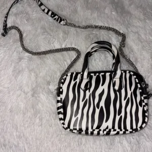 Pull&Bear zebra torbica