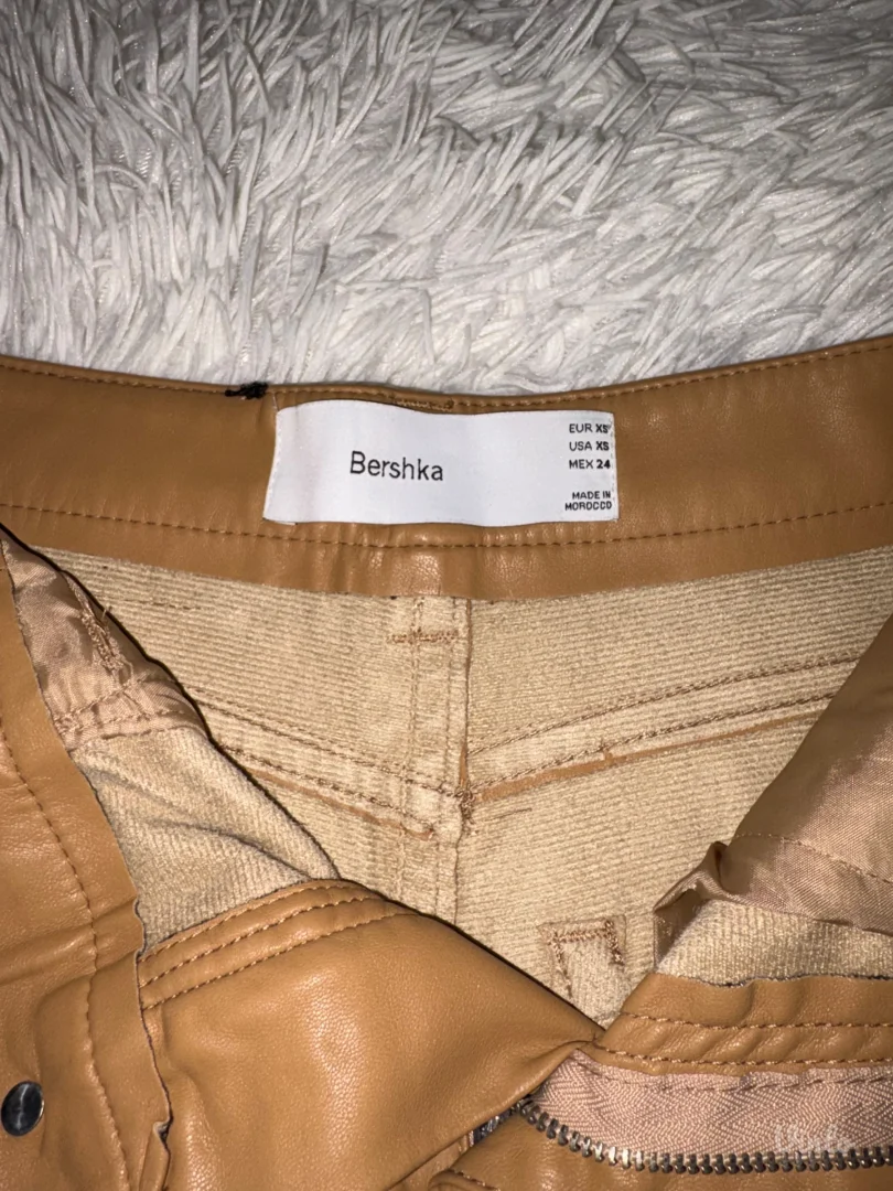 Bershka kožne pantalone