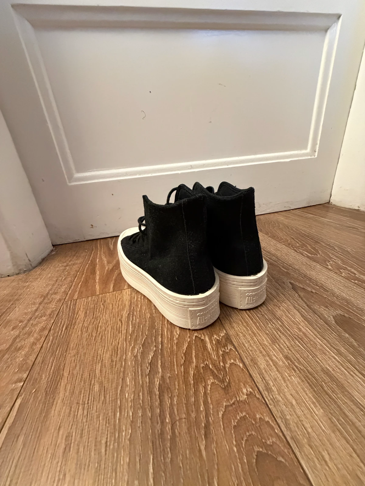 Converse patike na platformu