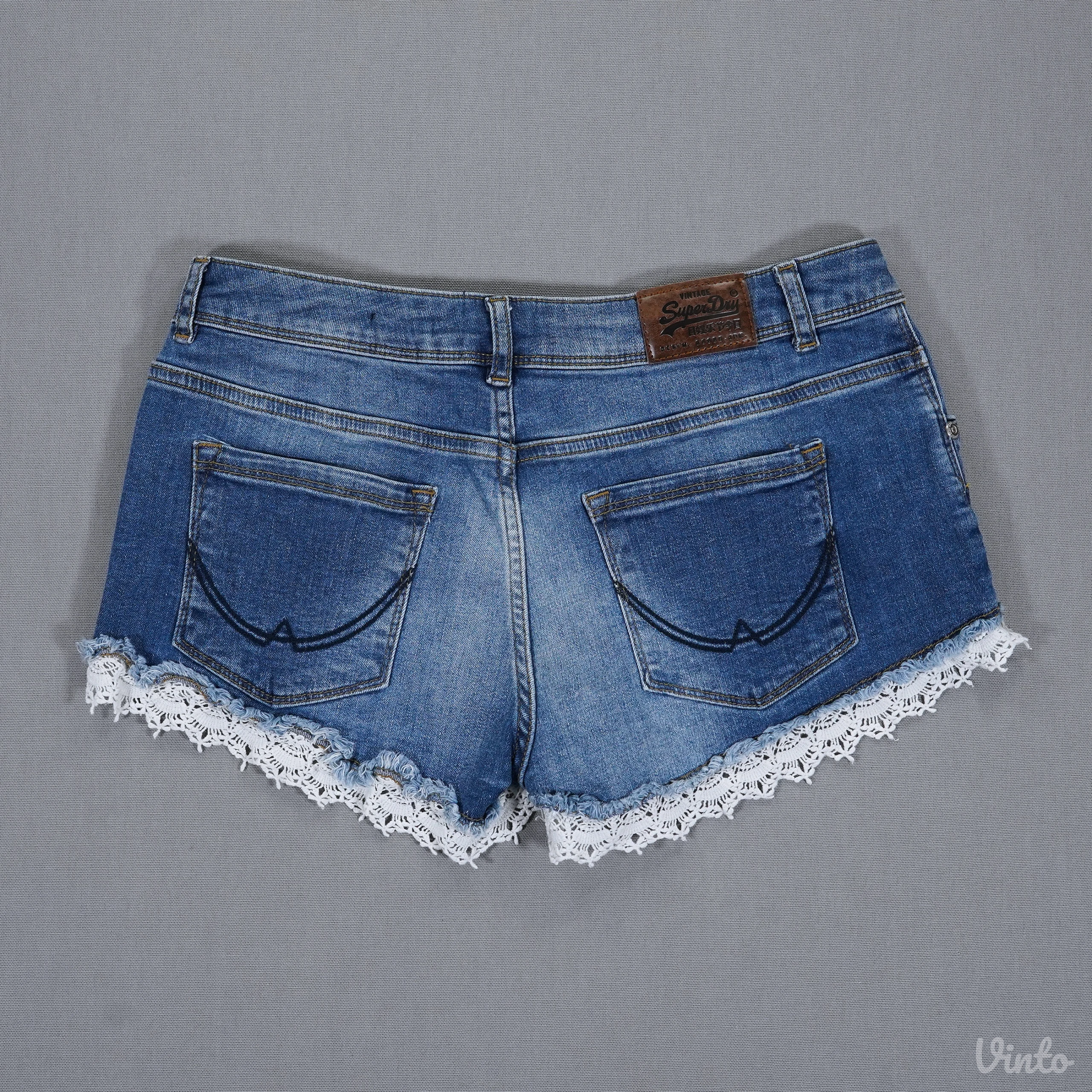 Superdry ženski teksas šorts W29 sa belom čipkom