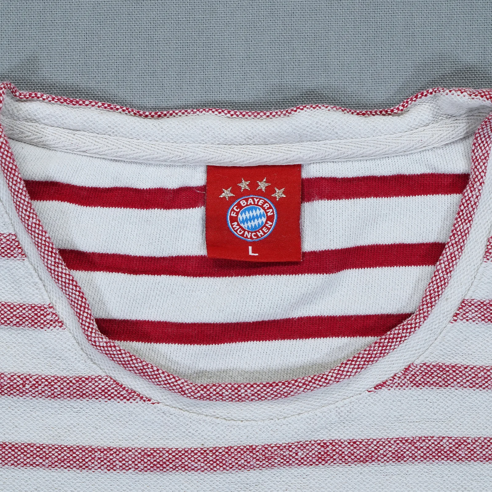 Crveno-bela prugasta majica FC Bayern München – French / Parisian style – L