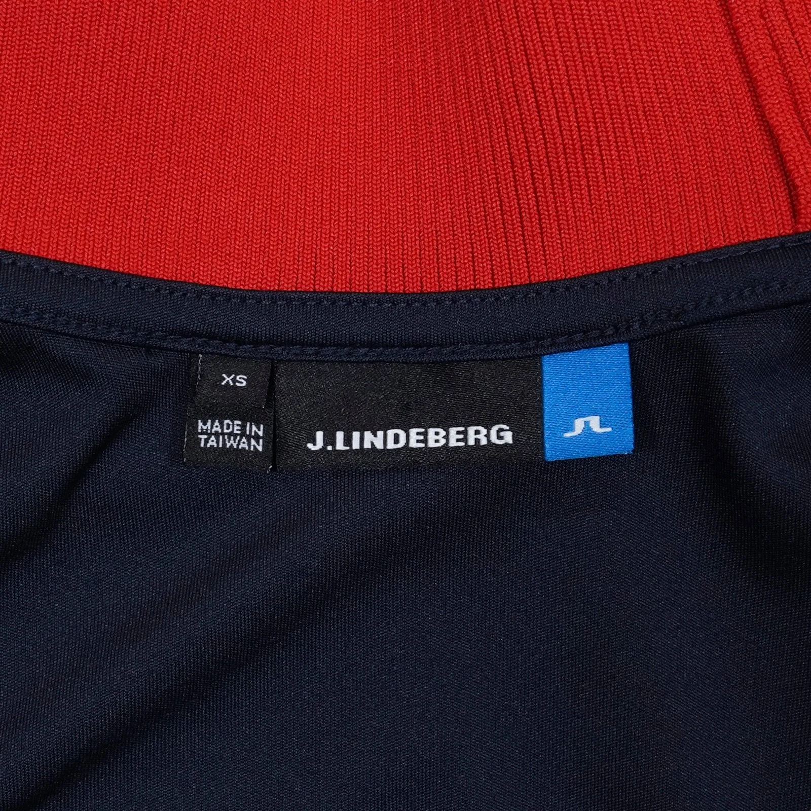 Set od 2 original J.Lindeberg ženskih sportskih topova, model Tora TX Jersey, veličina XS.