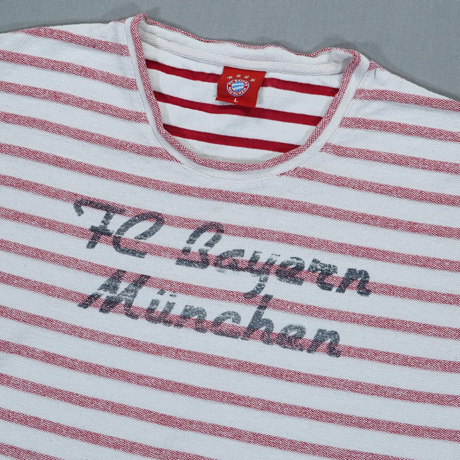 Crveno-bela prugasta majica FC Bayern München – French / Parisian style – L