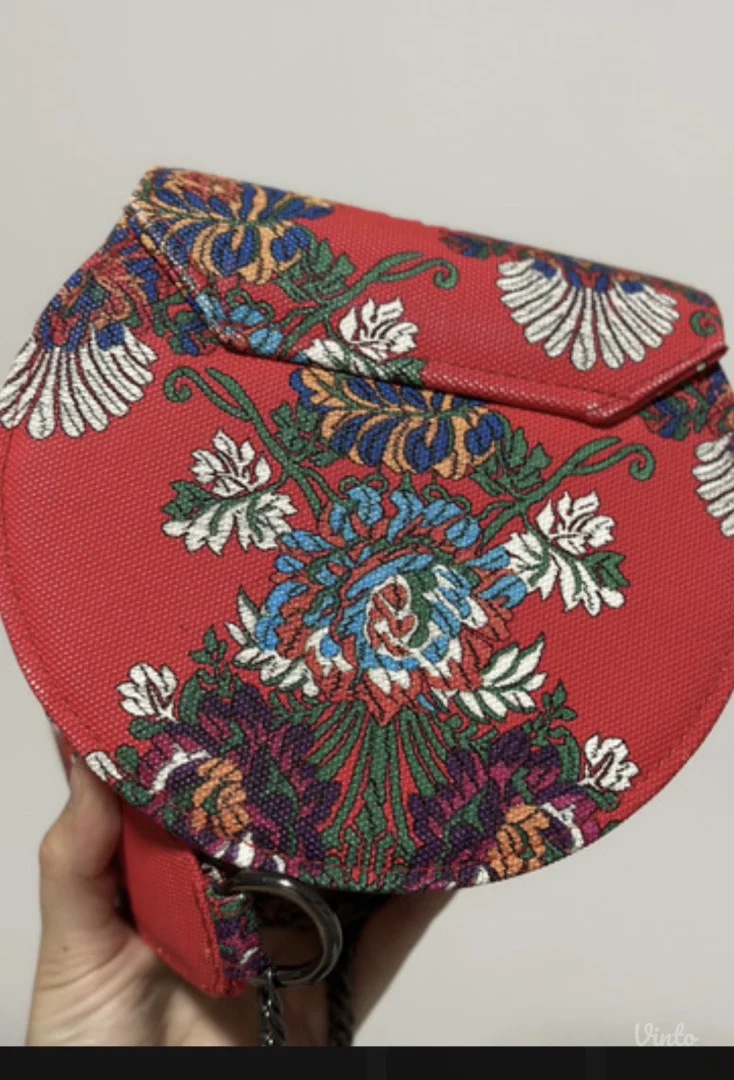 Prelepa cvetna torbica